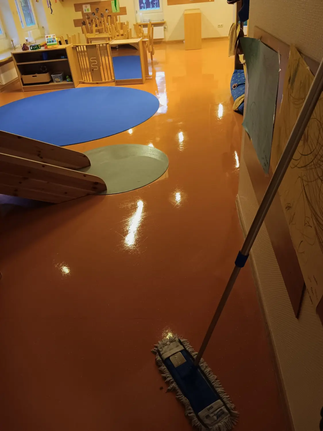 Bodenreinigung und Pflege durch Sb Gebauderainige