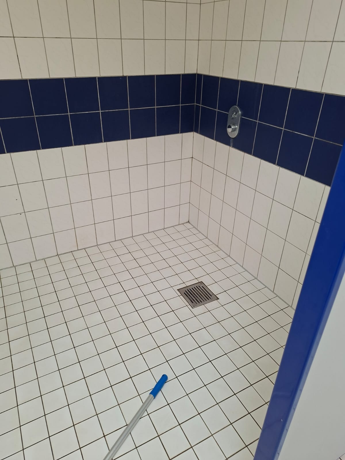 vor und nach der Reinigung durch Sb Gebauderainige